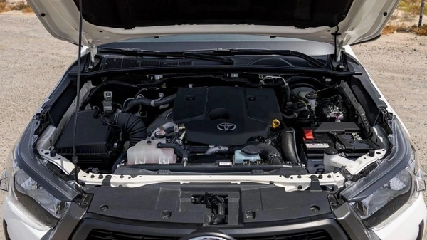 Toyota Hilux  2.4L MED OPTION DIESEL 2024