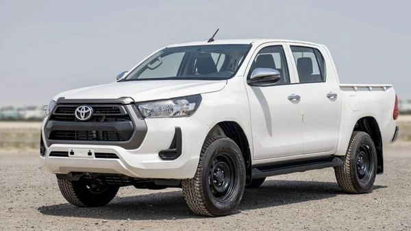 Toyota Hilux  2.4L MED OPTION DIESEL 2024