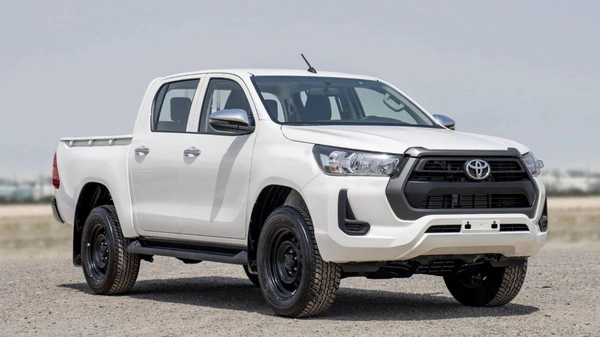 Toyota Hilux  2.4L MED OPTION DIESEL 2024