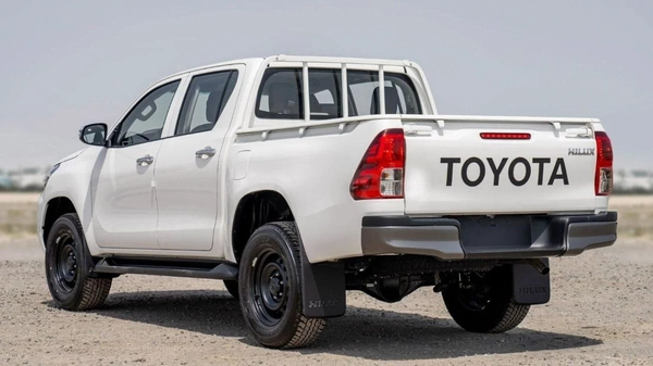 Toyota Hilux  2.4L MED OPTION DIESEL 2024