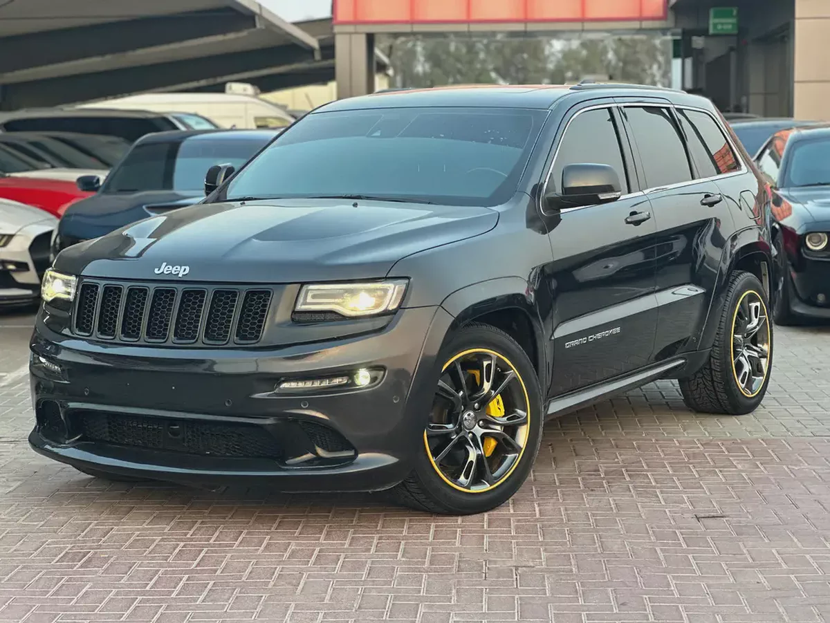 جيب قراند شيروكي SRT 6.4 مواصفات خليجة بحالة جيدة