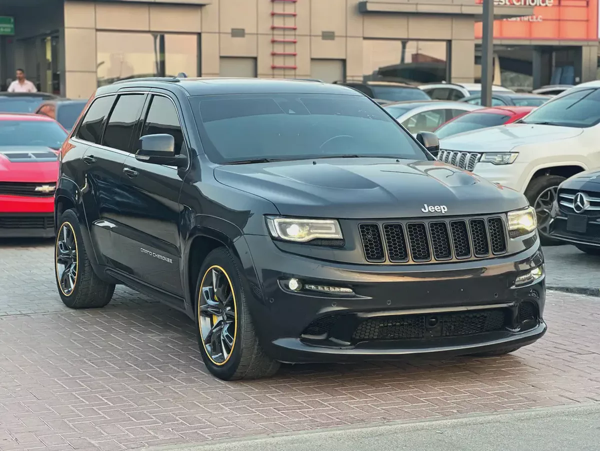 جيب قراند شيروكي SRT 6.4 مواصفات خليجة بحالة جيدة-3-3