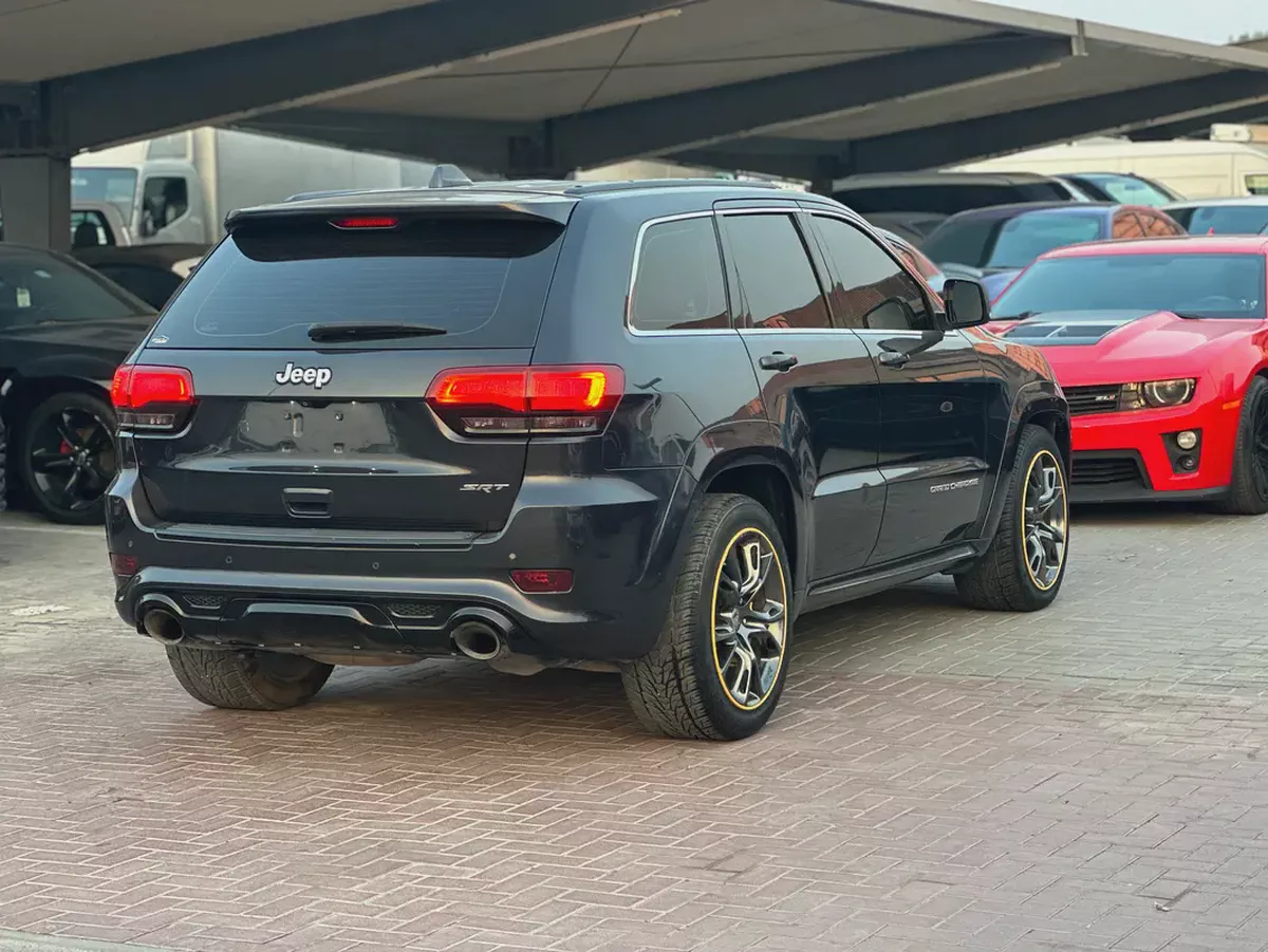 جيب قراند شيروكي SRT 6.4 مواصفات خليجة بحالة جيدة-5-5