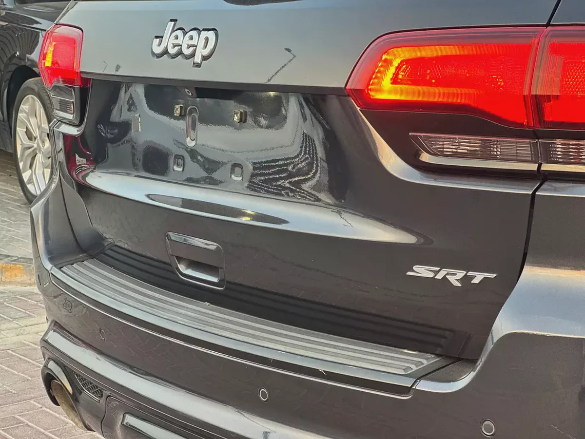 جيب قراند شيروكي SRT 6.4 مواصفات خليجة بحالة جيدة-7-7