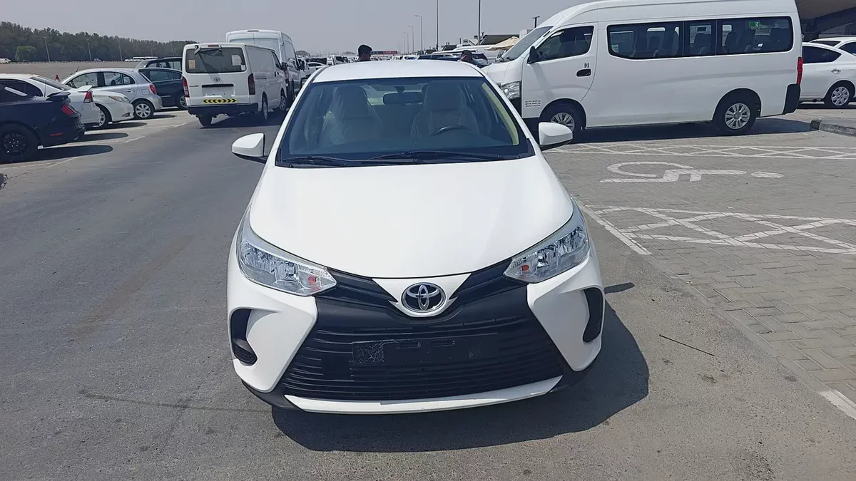 2022 Toyota Yaris SE | GCC Specs | Low Mileage | Excellent Condition-2-2