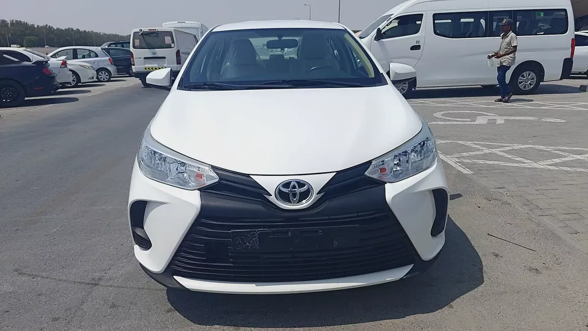 2022 Toyota Yaris SE | GCC Specs | Low Mileage | Excellent Condition-4-4