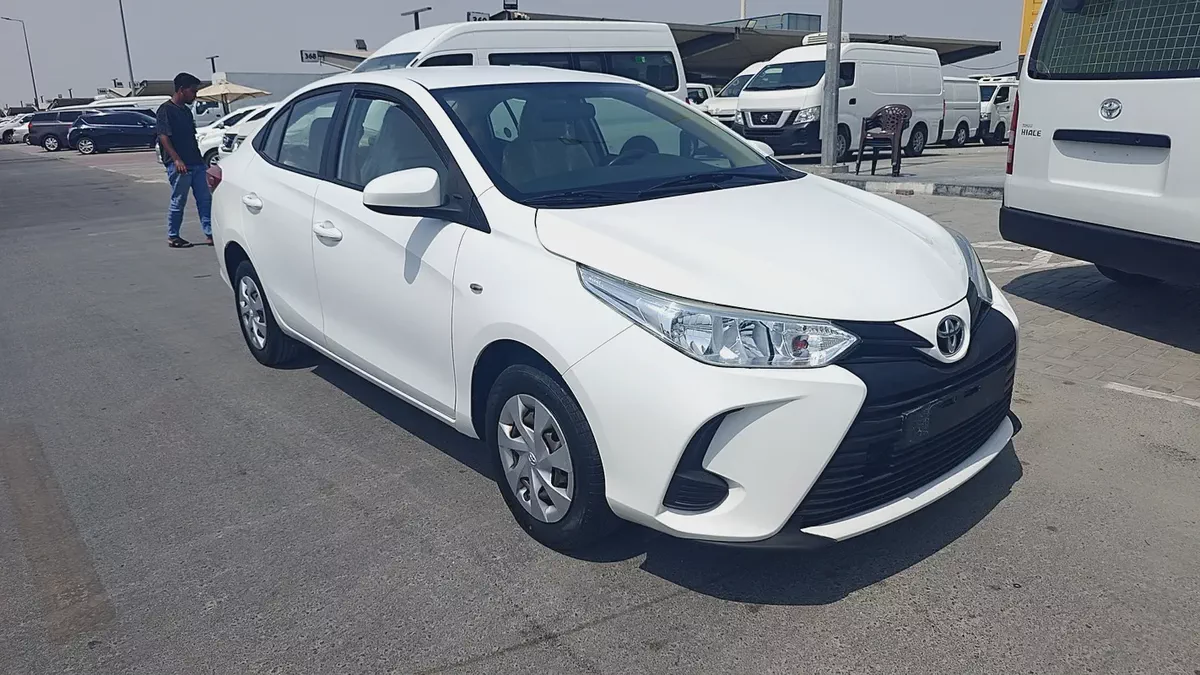 2022 Toyota Yaris SE | GCC Specs | Low Mileage | Excellent Condition-6-6