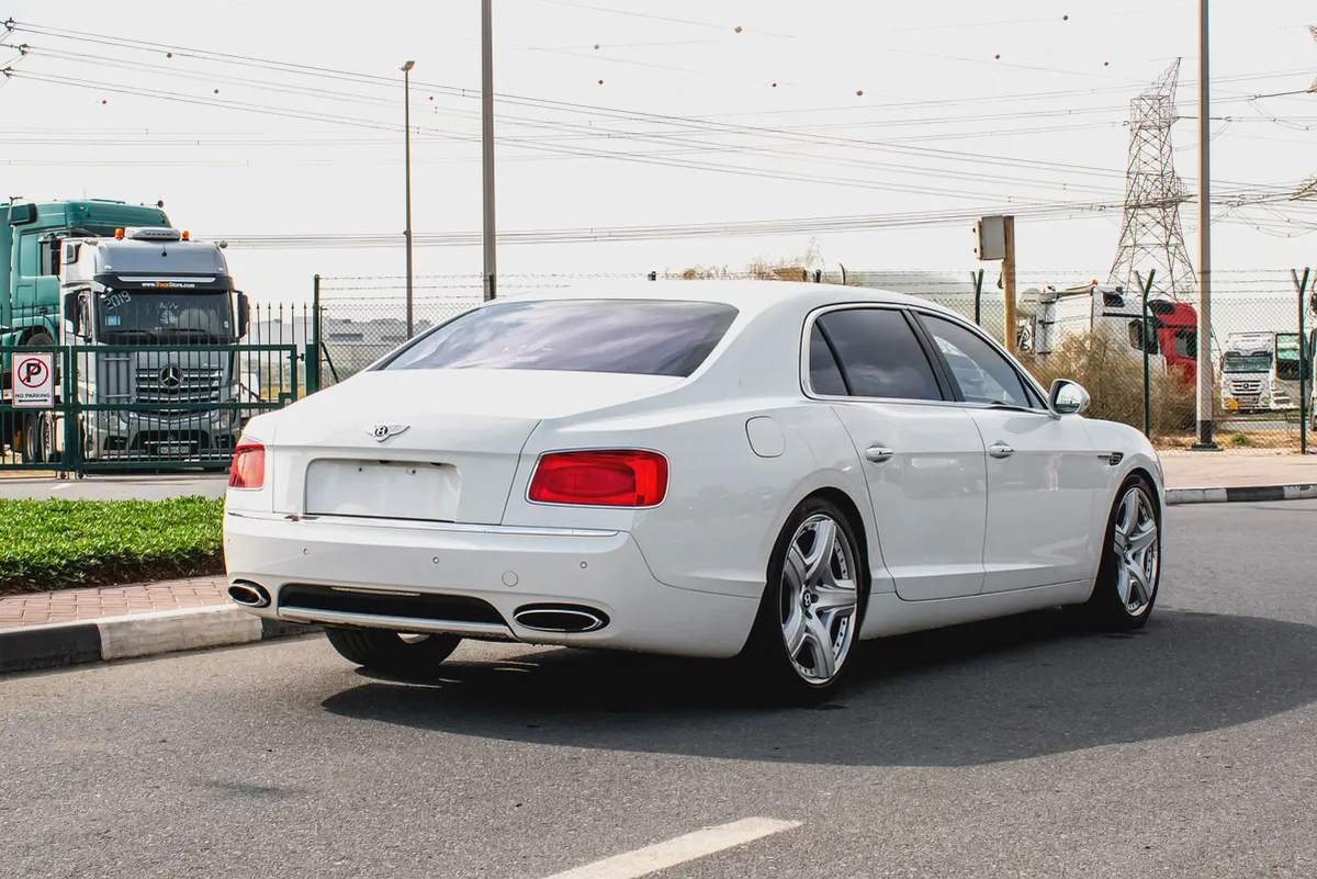 2014 - BENTLEY FLYING SPUR - SUPER CLEAN - ONLY 50,000 KM