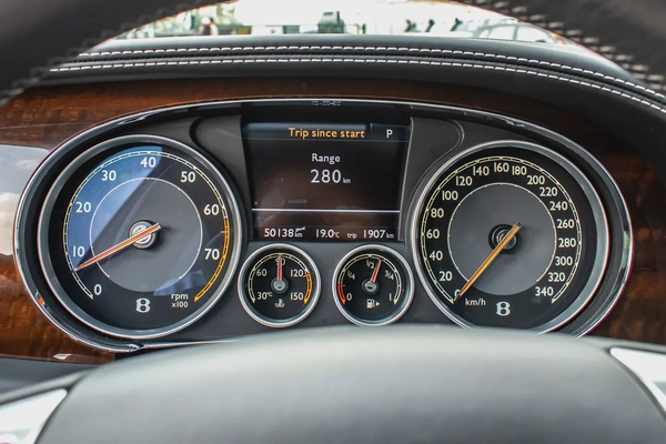2014 - BENTLEY FLYING SPUR - SUPER CLEAN - ONLY 50,000 KM