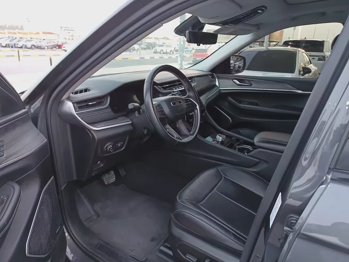 Jeep Grand Cherokee L Limited 2022 | GCC Specs | Low Mileage-10-10