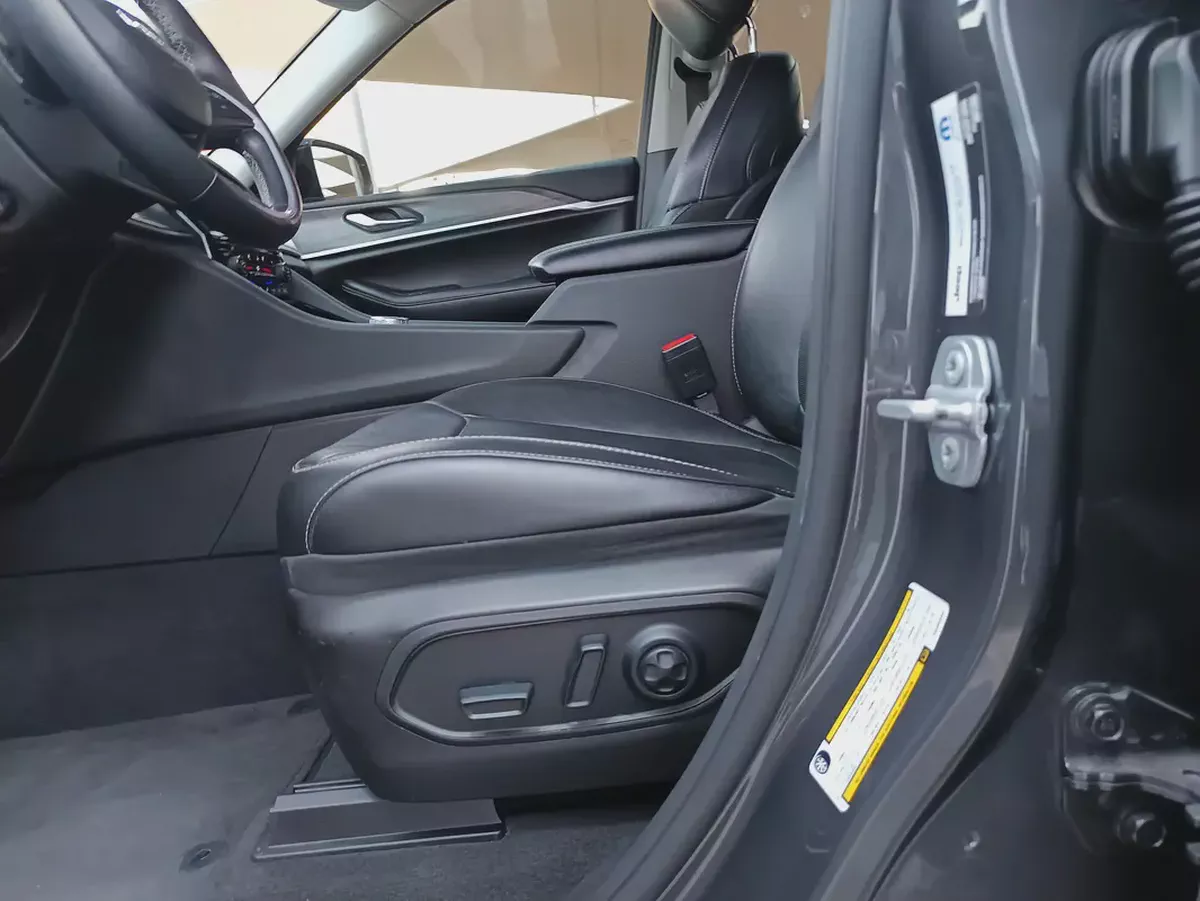 Jeep Grand Cherokee L Limited 2022 | GCC Specs | Low Mileage-11-11