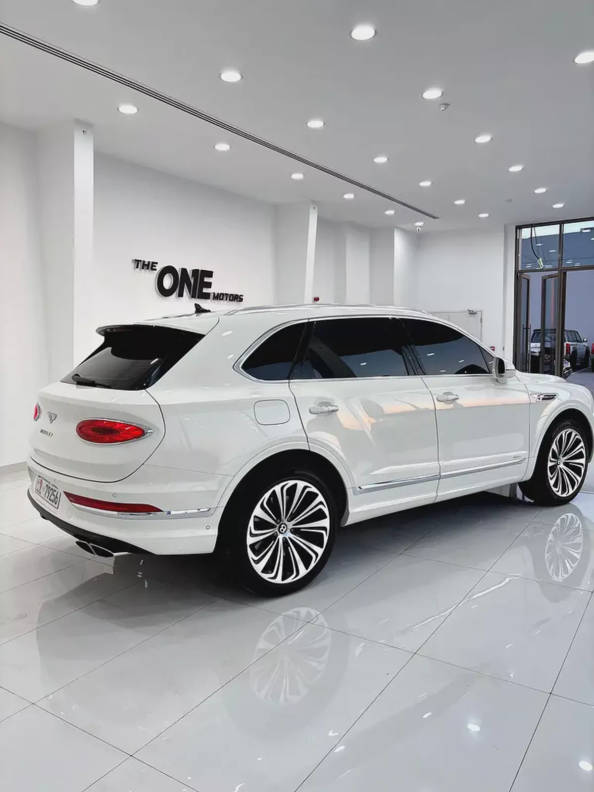2023 Bentley Bentayga Azure GCC Specs - Pristine Condition-1-1