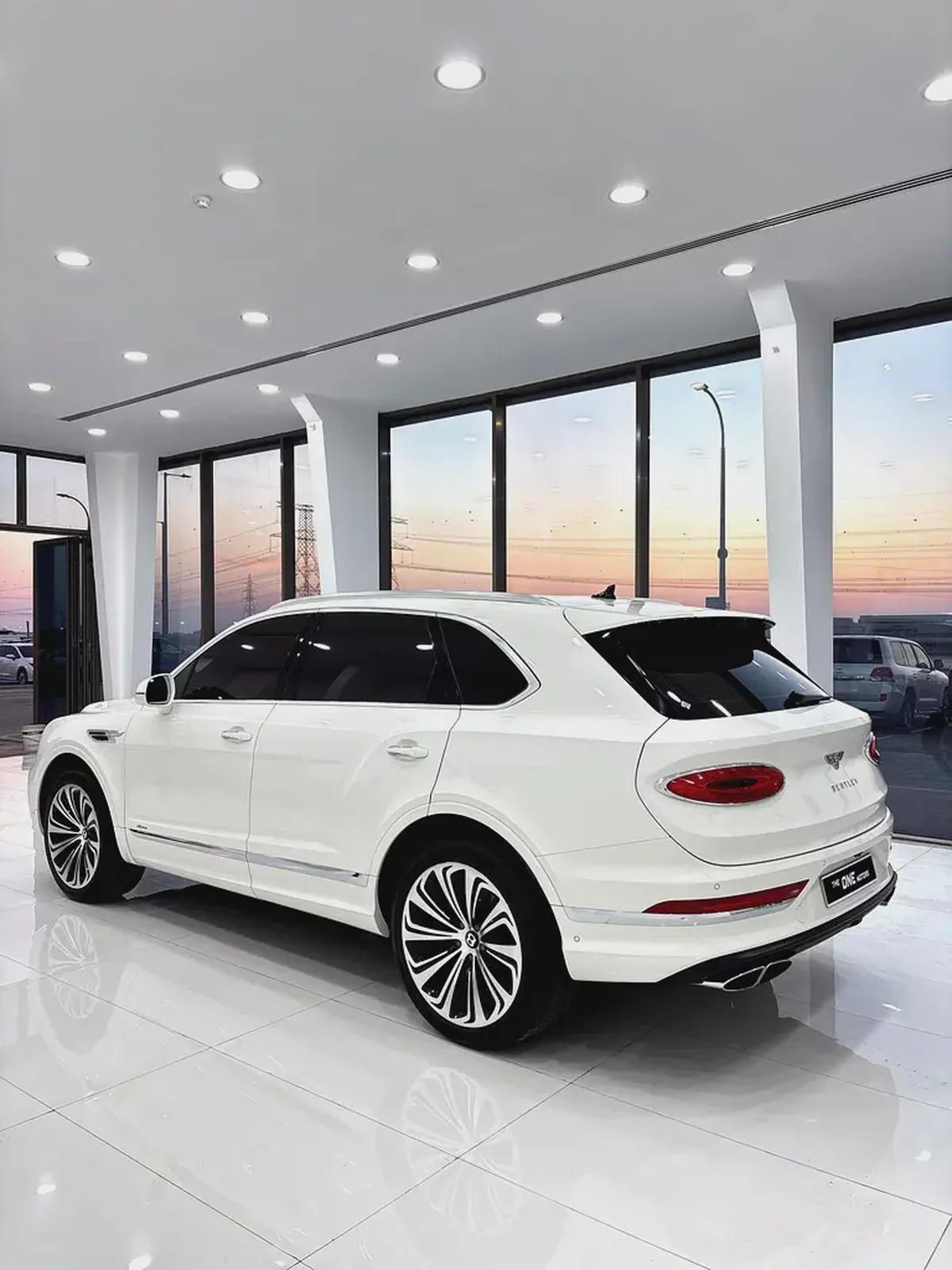 2023 Bentley Bentayga Azure GCC Specs - Pristine Condition-3-3