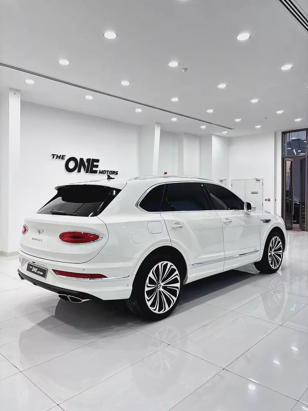 2023 Bentley Bentayga Azure GCC Specs - Pristine Condition-4-4