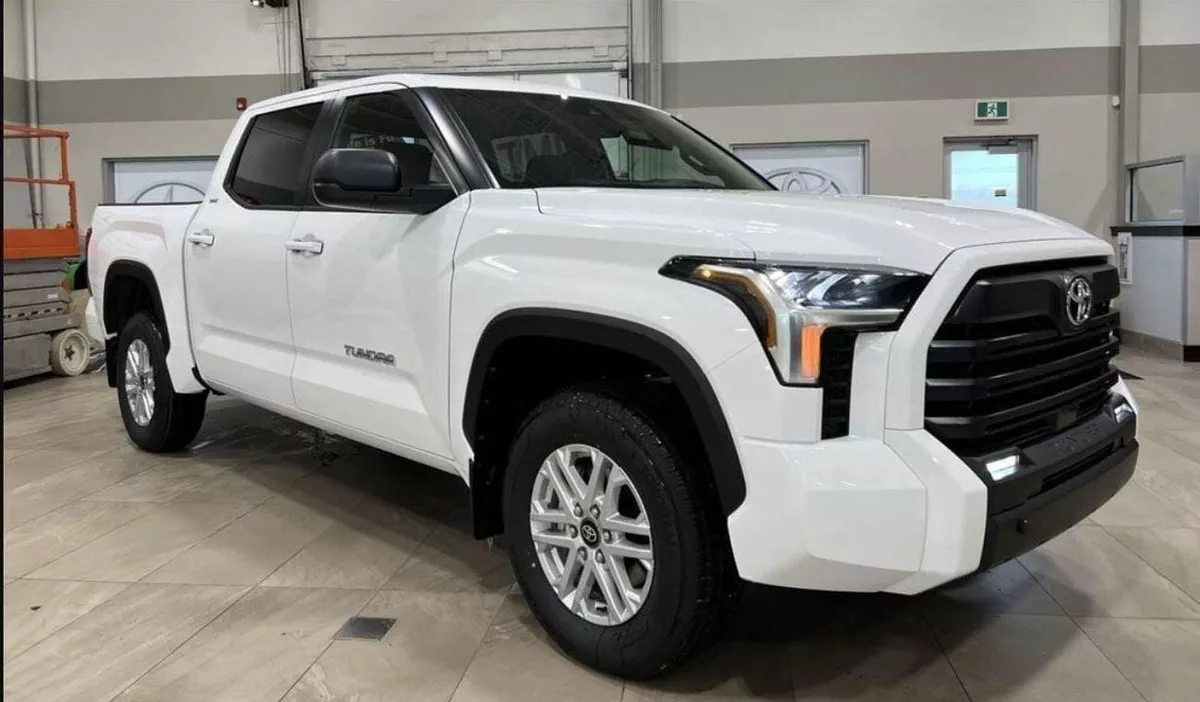 Toyota Tundra SR (NON GCC) SR5 Crew Max 3.5L 4WD