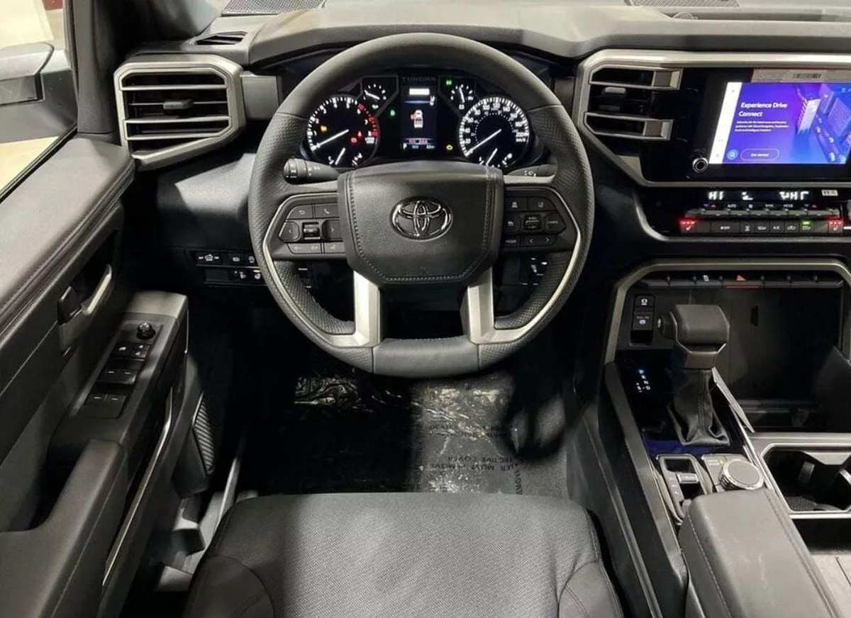 Toyota Tundra SR (NON GCC) SR5 Crew Max 3.5L 4WD-1-0