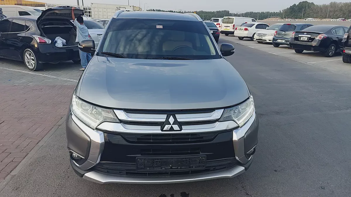 Mitsubishi Outlander GLX 2016 GCC Specs - Excellent Condition-2-2