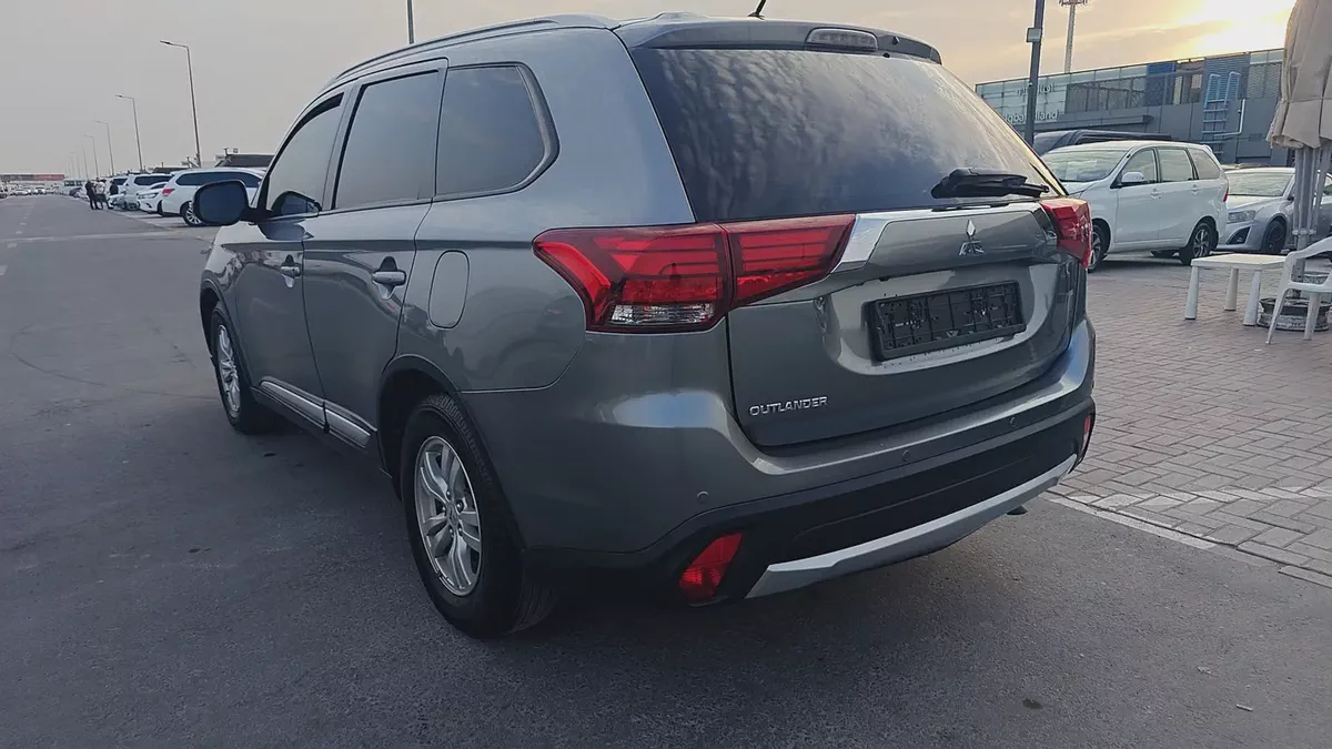 Mitsubishi Outlander GLX 2016 GCC Specs - Excellent Condition-3-3
