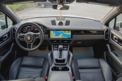 Porsche Cayenne Standard 2019-10