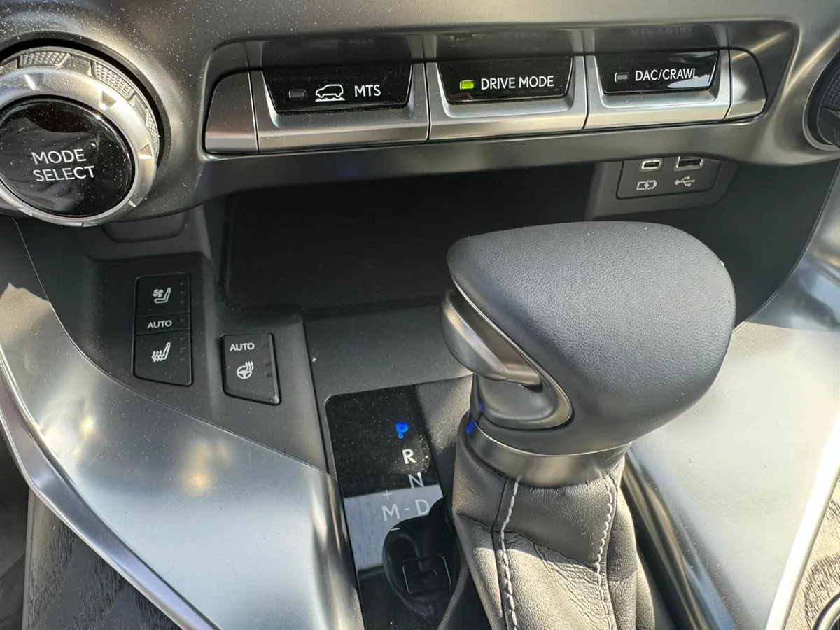 2026 Lexus – AWD Sport Car in Black & White-4-4