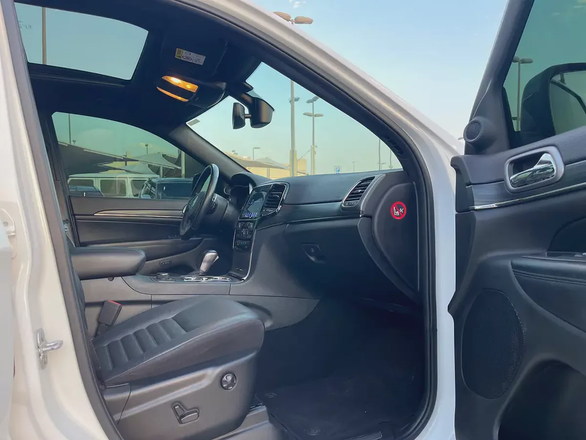 2020 Jeep Cherokee Sport - GCC Specs - Excellent Condition-15-15
