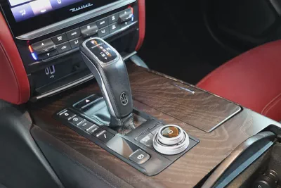 Maserati Quattroporte GranLusso 2021 | GCC Specs | Low Mileage | Pristine Condition-11