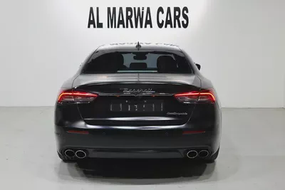Maserati Quattroporte GranLusso 2021 | GCC Specs | Low Mileage | Pristine Condition-5