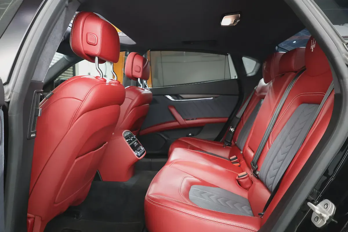 Maserati Quattroporte GranLusso 2021 | GCC Specs | Low Mileage | Pristine Condition-19-19