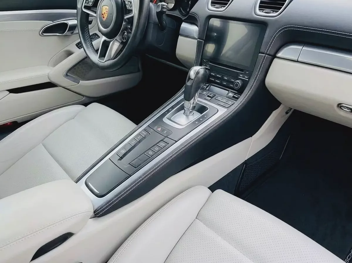 AED 3525 PM | PORSCHE 718 CAYMAN S 2018 | PORSCHE WARRANTY SEPTEMBER 2027 | PRISTINE CONDITION | GCC-11-11