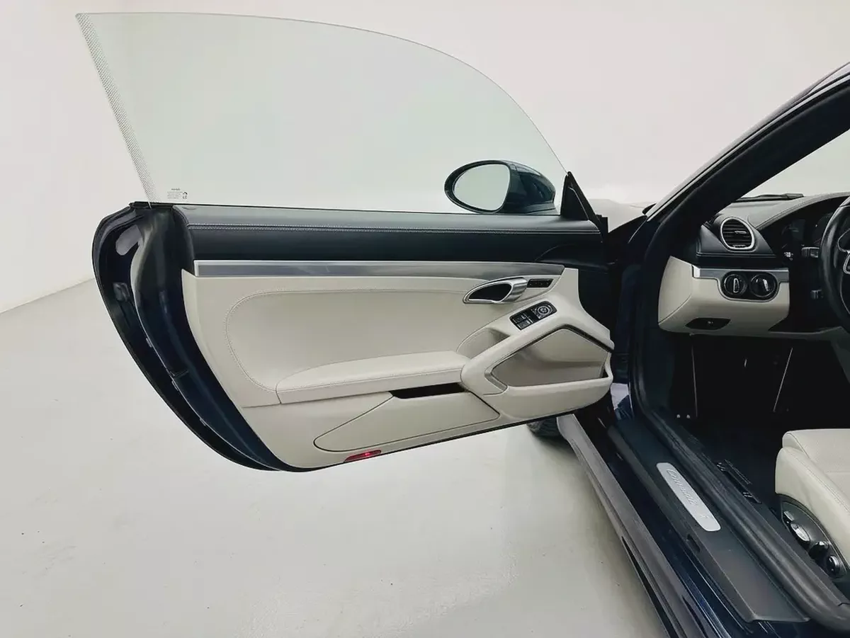 AED 3525 PM | PORSCHE 718 CAYMAN S 2018 | PORSCHE WARRANTY SEPTEMBER 2027 | PRISTINE CONDITION | GCC-4-4