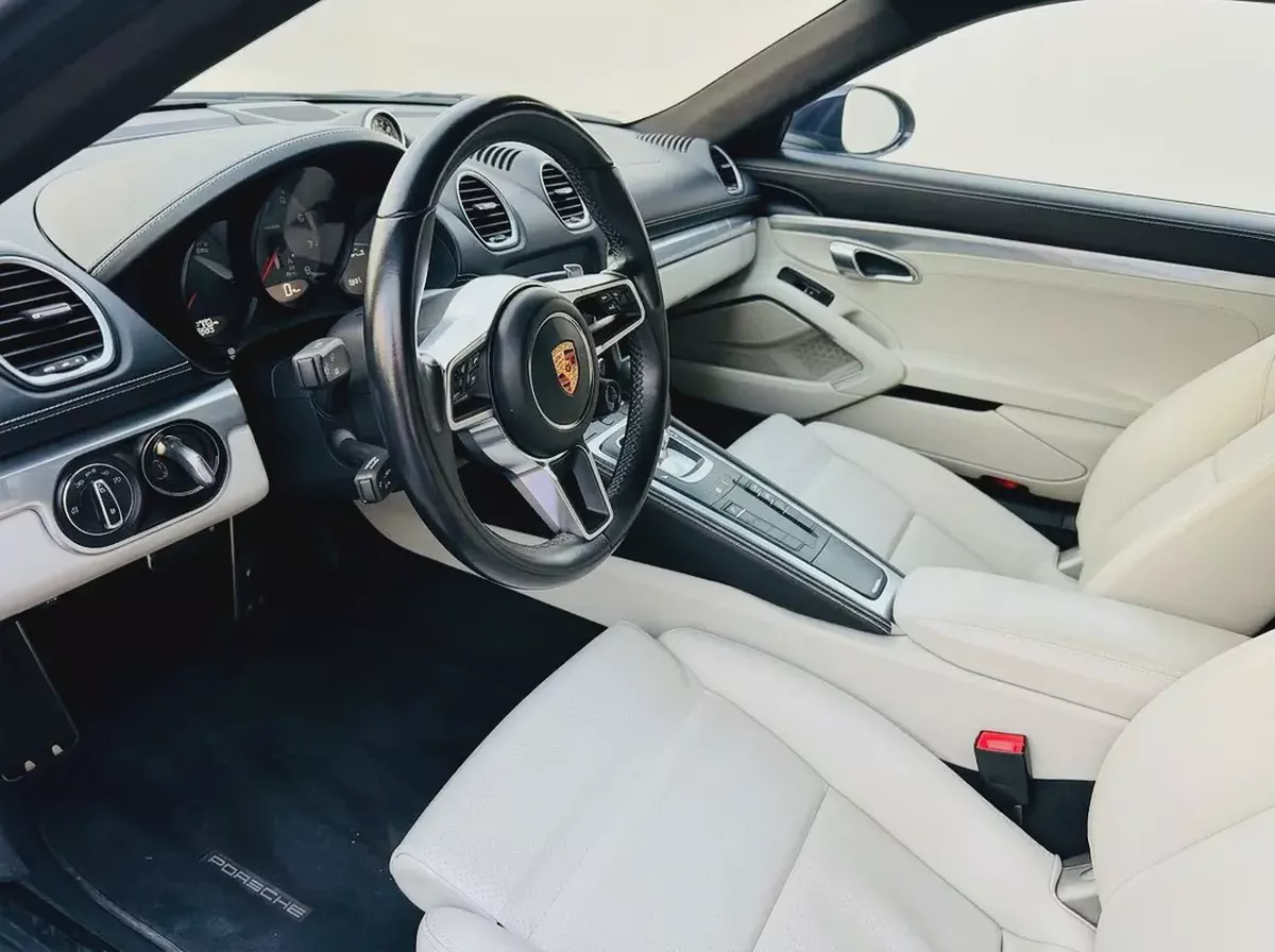 AED 3525 PM | PORSCHE 718 CAYMAN S 2018 | PORSCHE WARRANTY SEPTEMBER 2027 | PRISTINE CONDITION | GCC-6-6