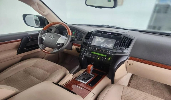 Toyota Land Cruiser GXR V6 4.0L-6CYL PERFECT CONDITION