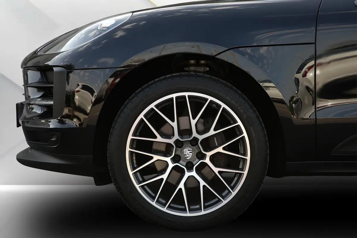 Porsche Macan Standard-13-13