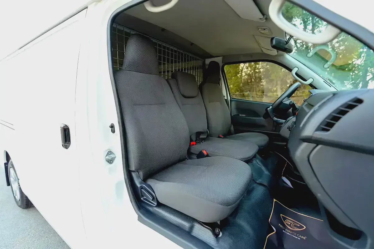 Hiace Standard Roof | Delivery Van | GCC Specs | Ref#T27785-9-9