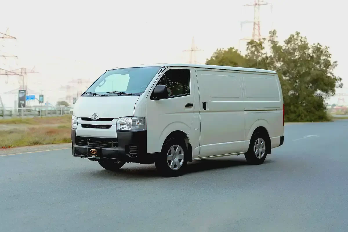 Hiace Standard Roof | Delivery Van | GCC Specs | Ref#T27785