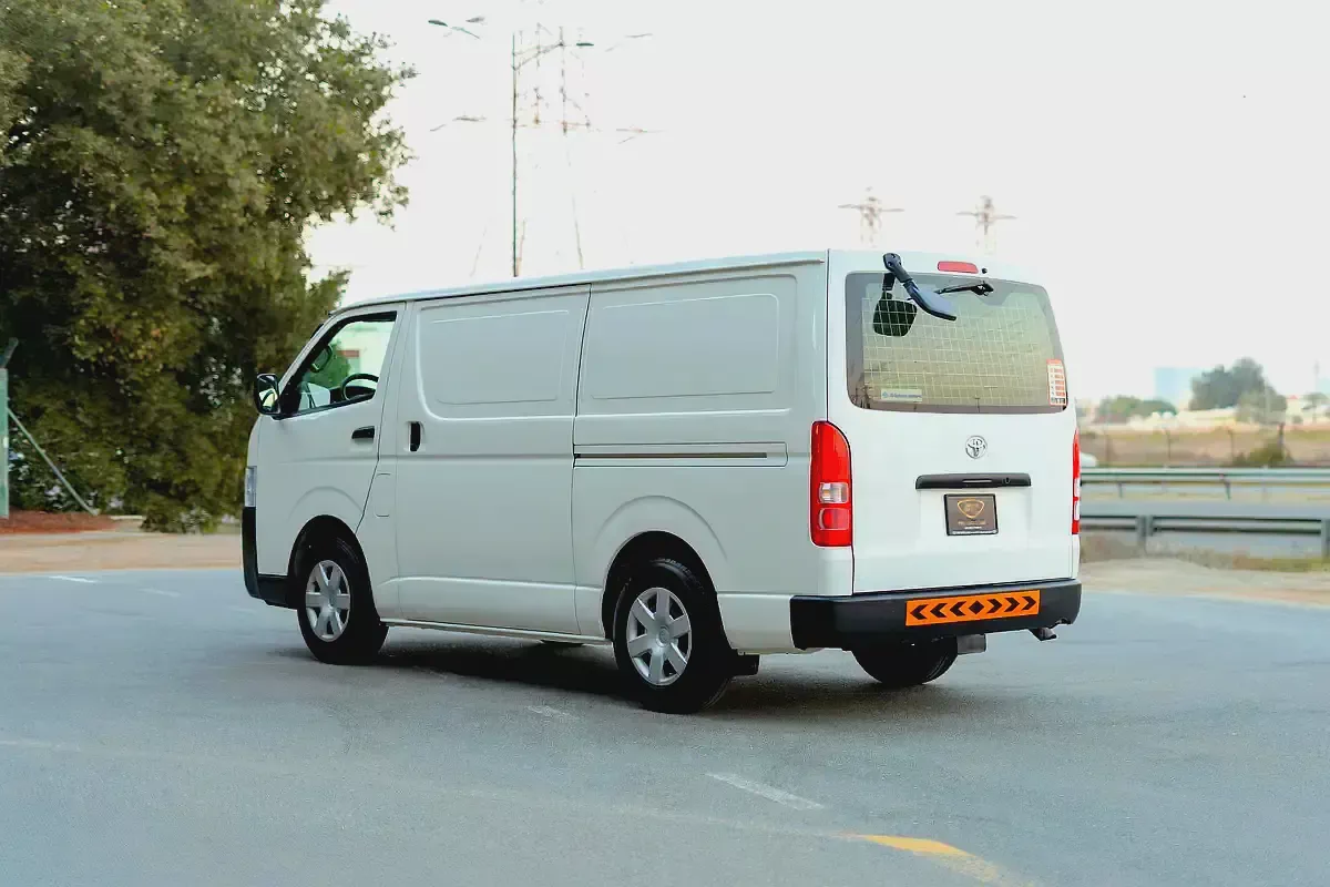 Hiace Standard Roof | Delivery Van | GCC Specs | Ref#T27785-3-3
