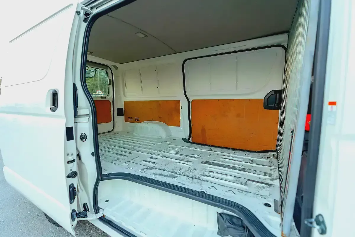 Hiace Standard Roof | Delivery Van | GCC Specs | Ref#T27785-7-7