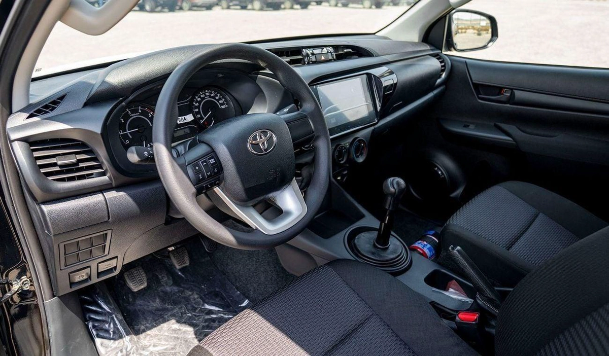 Toyota Hilux DLX HILUX 2.4L MT P.WINDO DIESEL 2026-9-0
