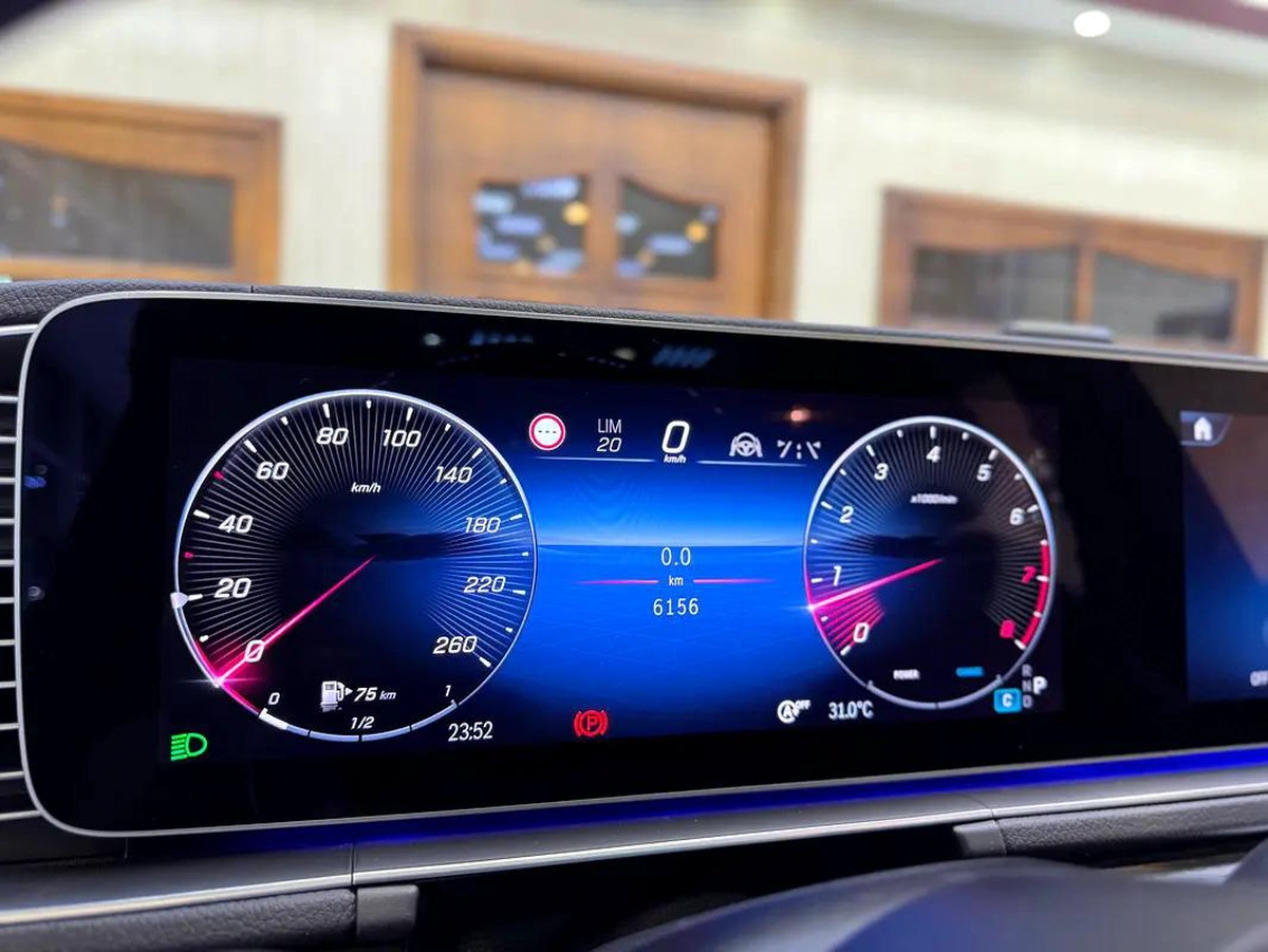 GLS 580 / 6,100 Km / 3 YEARS WARRANTY / FULL OPTION-15-15