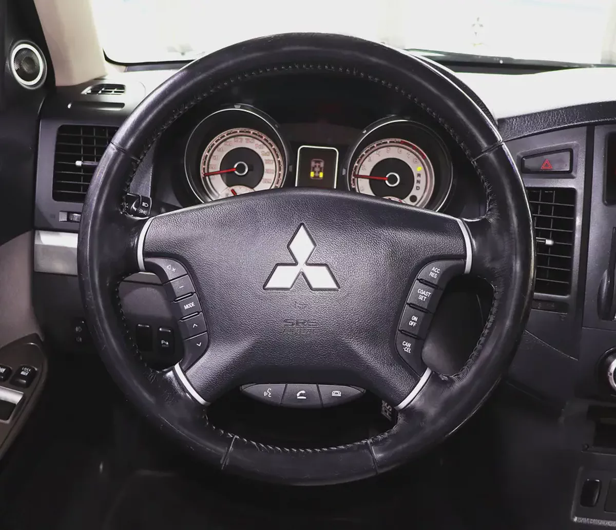 Pajero Coupe - GCC Specs . Excellent Condition . V6 3.5L-9-9