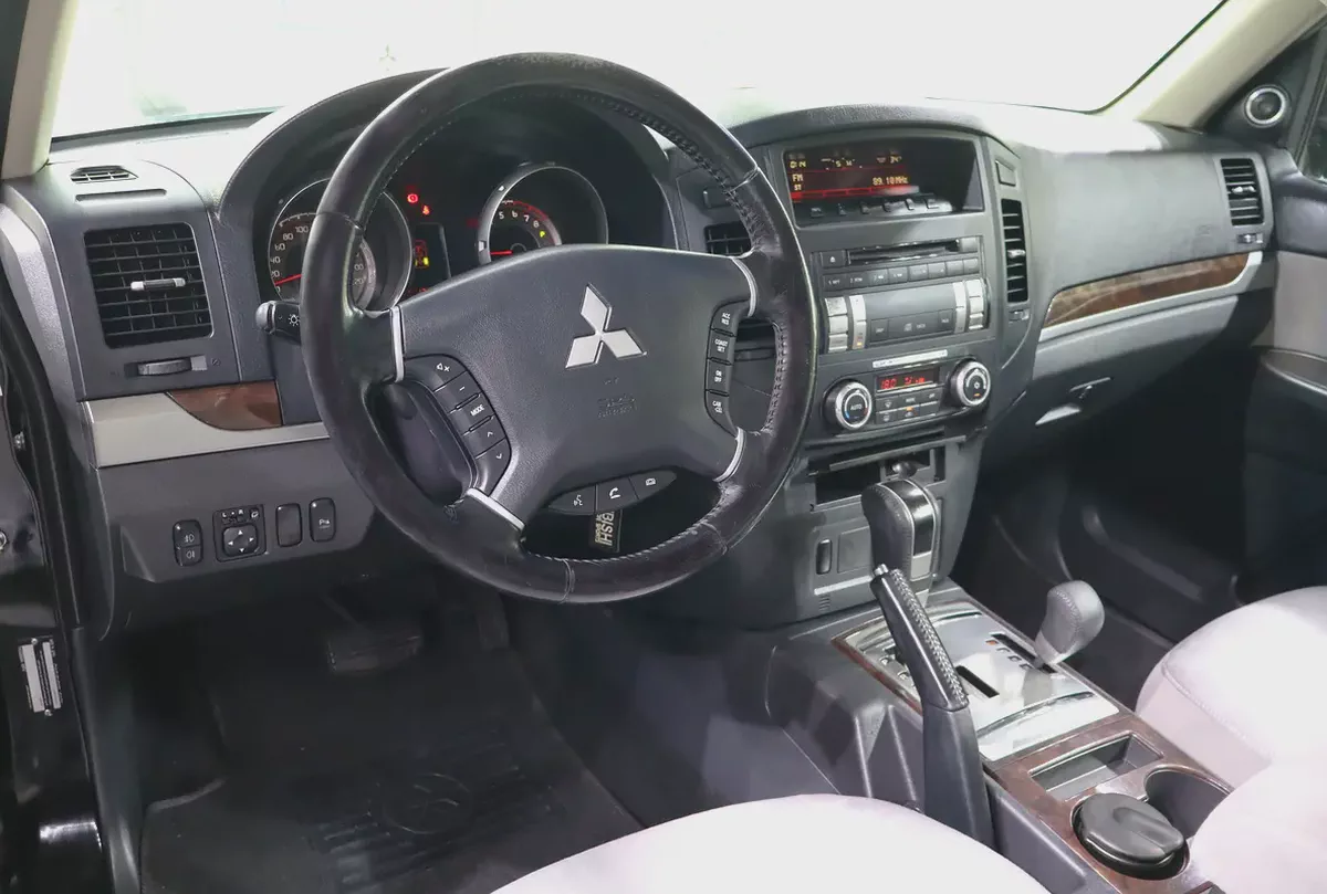 Pajero Coupe - GCC Specs . Excellent Condition . V6 3.5L-7-7