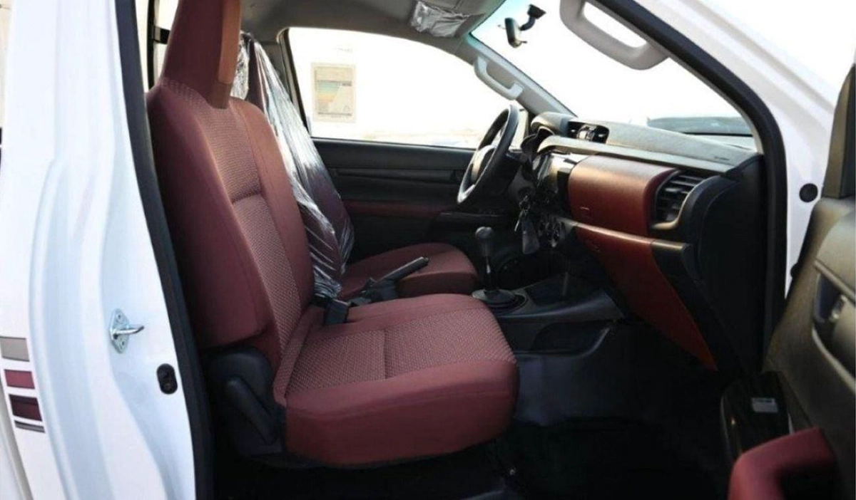 Toyota Hilux GLX Toyota Hilux Single Cab 2.4L Manual-11-0