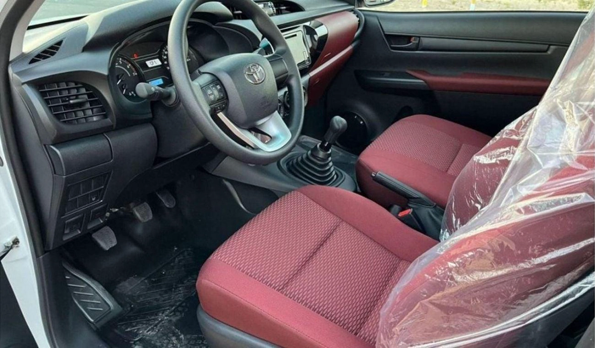 Toyota Hilux GLX Toyota Hilux Single Cab 2.4L Manual-8-0