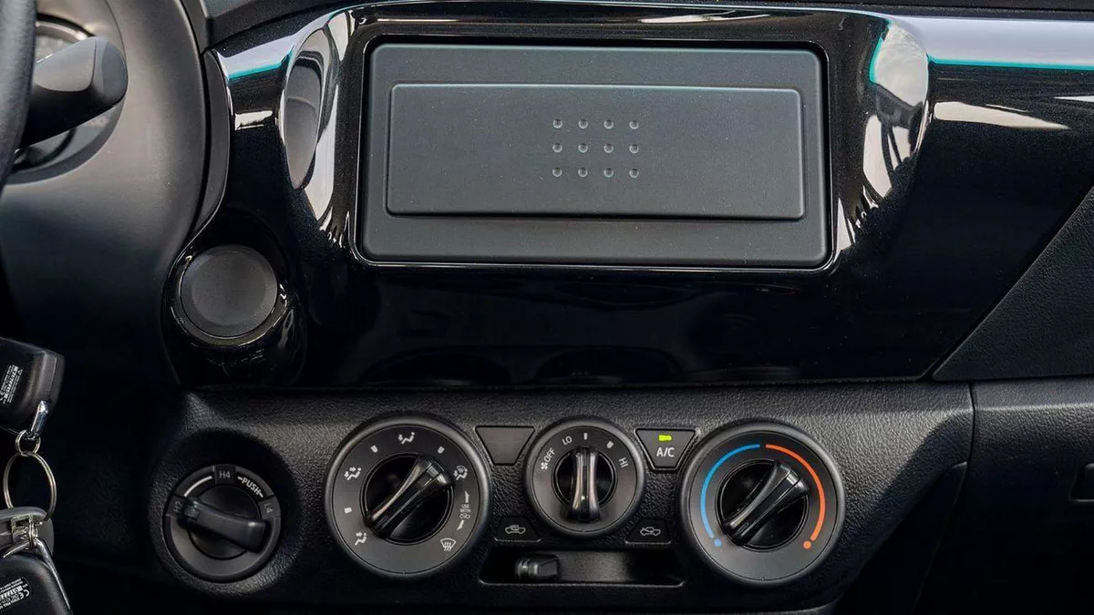 Toyota Hilux GLX AT 2.7 MID OPTION-23-0