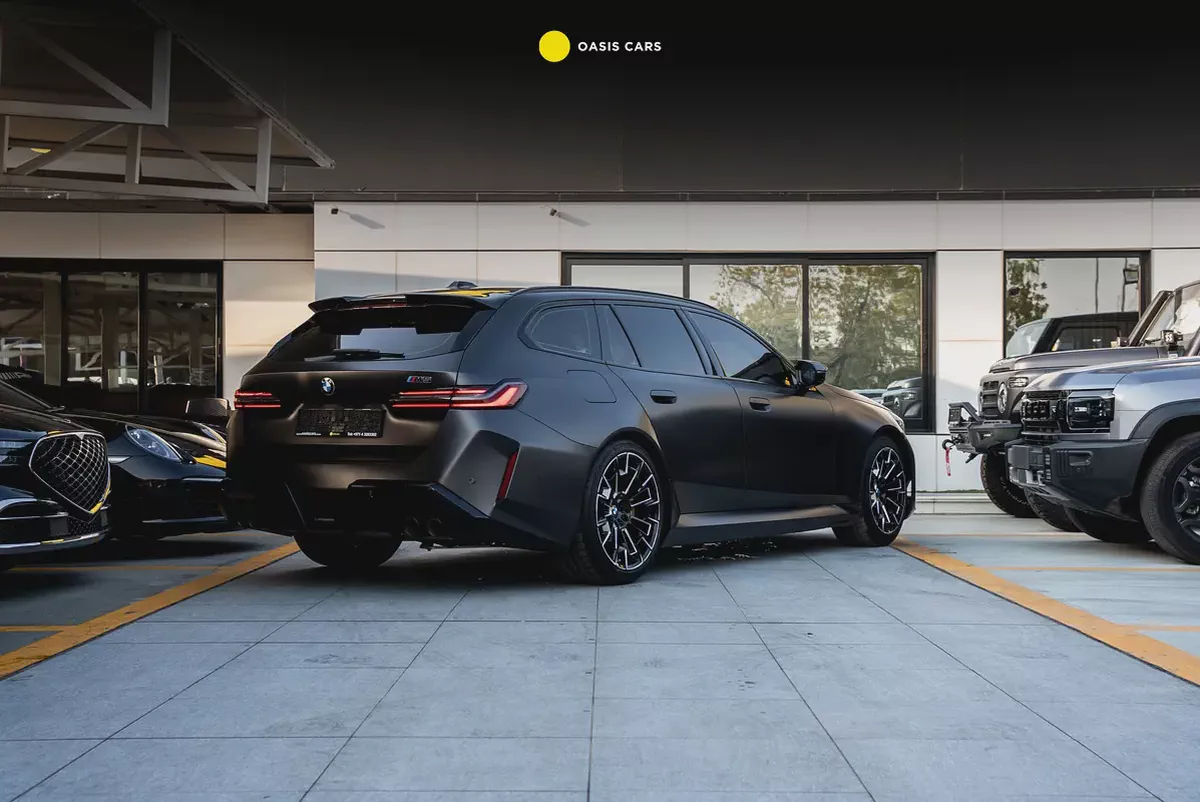 BMW M5 Touring 2025 GCC 4.4L Twin Turbo V8 PHEV Agency Warranty Full Service History 728hp-2-2
