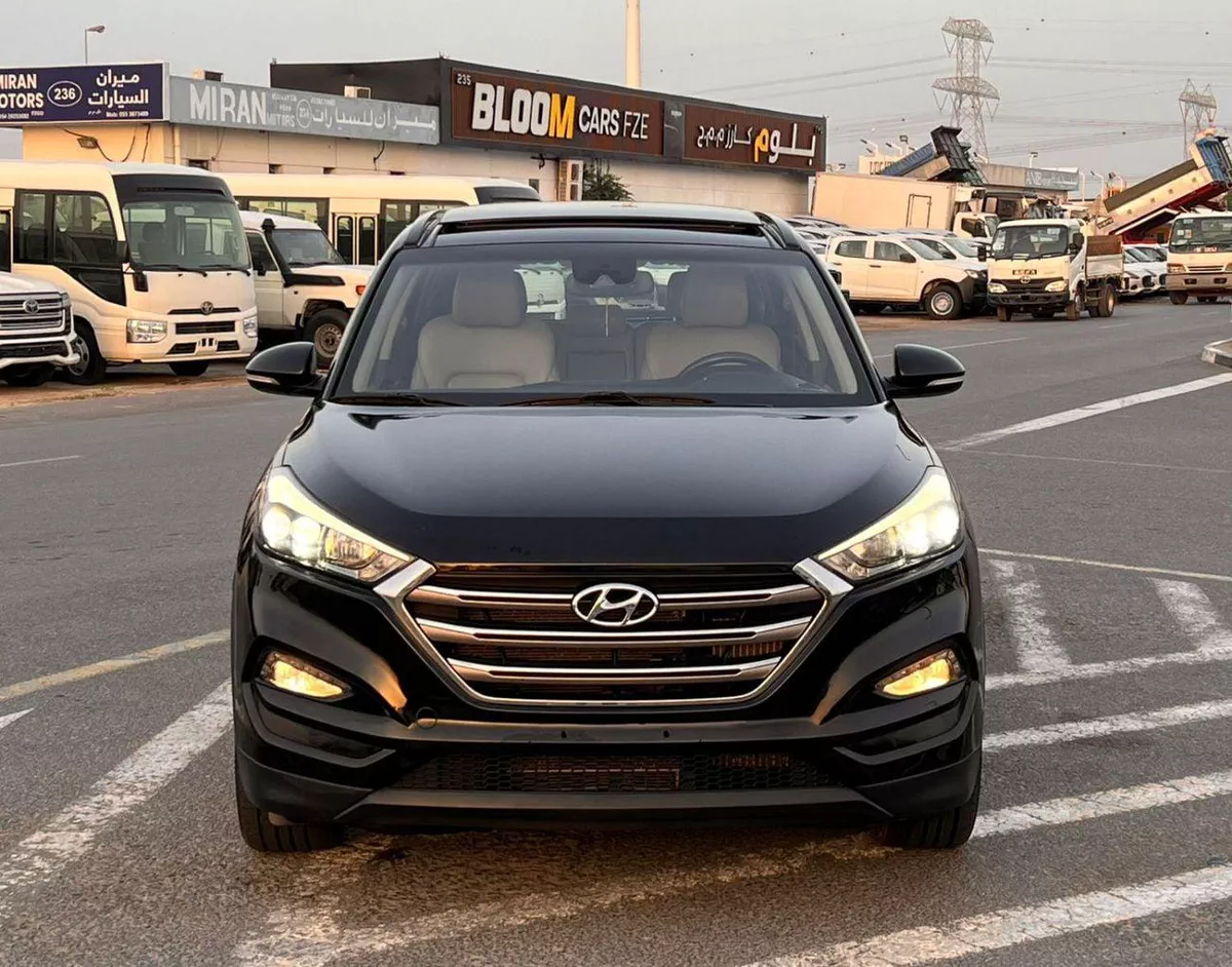 Hyundai Tucson 2016  Hyundai Tucson Limited 1.6 Turbo V4 - Panoramic View - Rear Camera With Radar & Sensor AWD 4x4-1-0