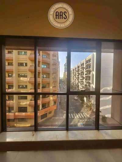Spacious and luxurious 4bhk with maids room in mankhool near sharaf dg metro station-3