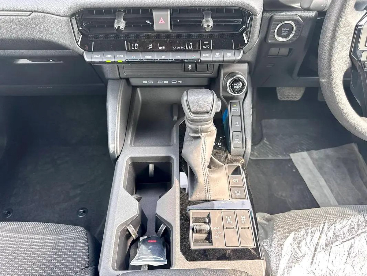 2025 PRADO RIGHT HAND DRIVE AR-TX 2.8L DIESEL 0KM