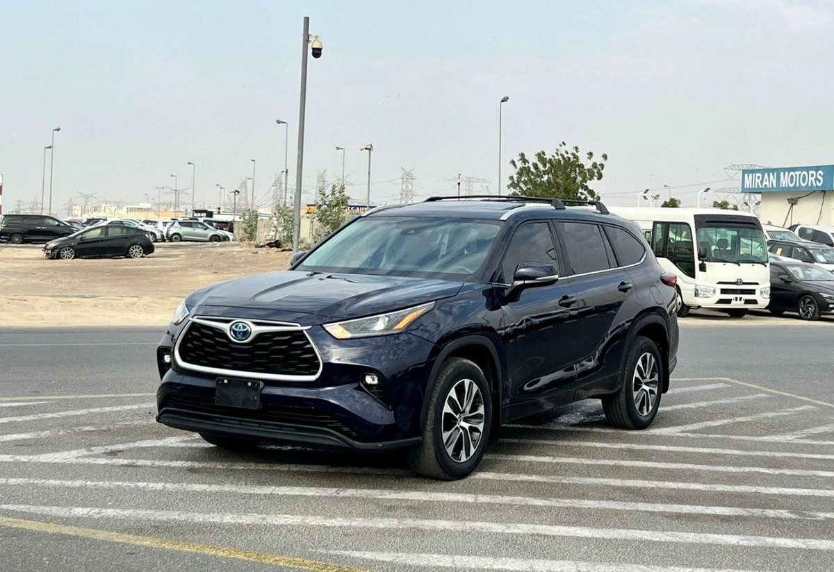 Toyota Highlander 2023 Toyota Highlander Hybrid XLE Full Option - 2.5L V4 - Sunroof - Rear Camera & Radar Leather Sea-2-0