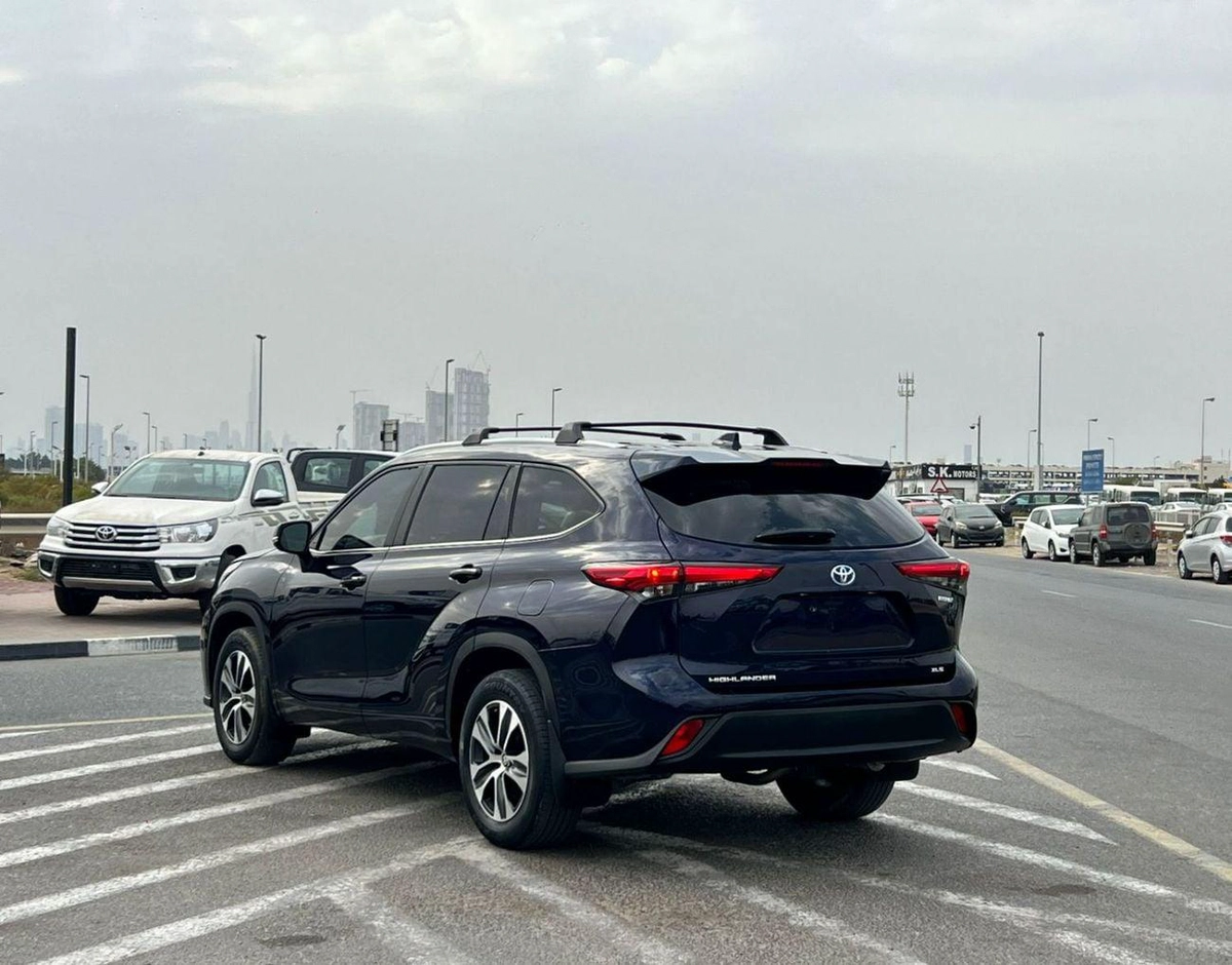 Toyota Highlander 2023 Toyota Highlander Hybrid XLE Full Option - 2.5L V4 - Sunroof - Rear Camera & Radar Leather Sea-4-0